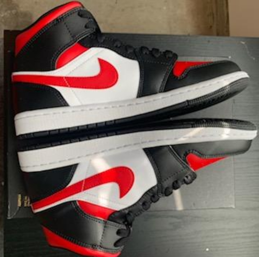 Jordan 1 mid "Bread Toe" size 8